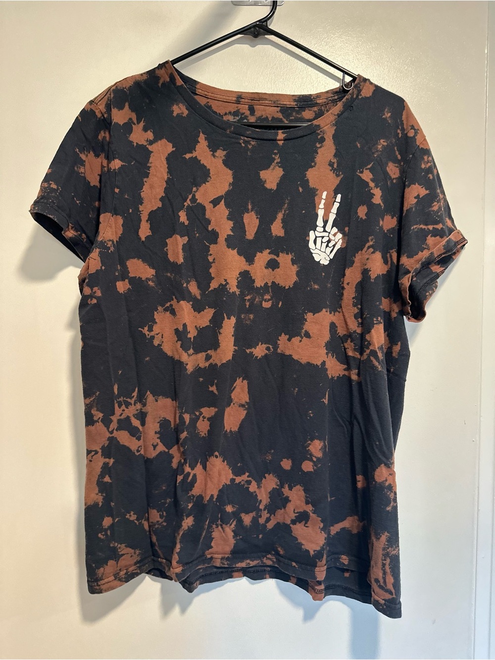 Bowery brown/ black Sz:XL tie-dye tee white skeleton hand peace sign logo Hippie
